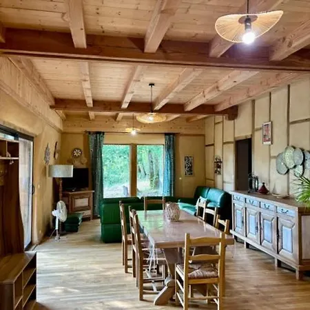 Du Petit Bois En Paille Casa vacanze Mayrinhac-Lentour
